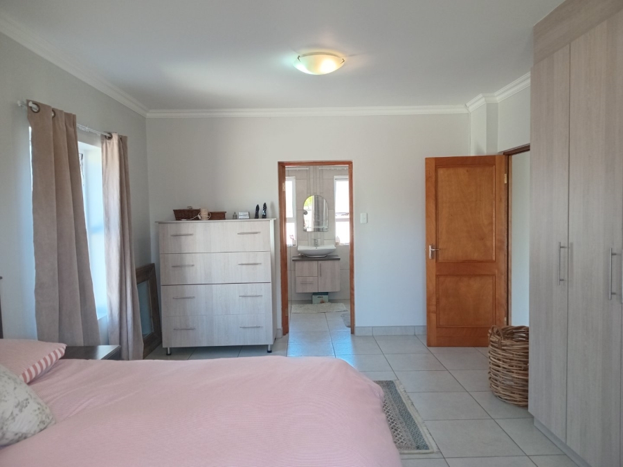 To Let 3 Bedroom Property for Rent in Kraaibosch Western Cape